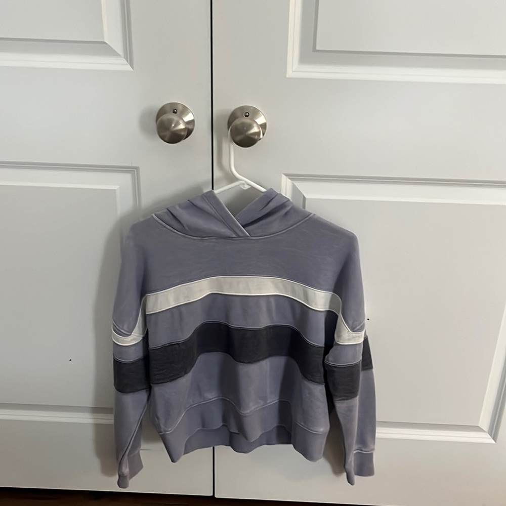 purple cropped hoodie size medium